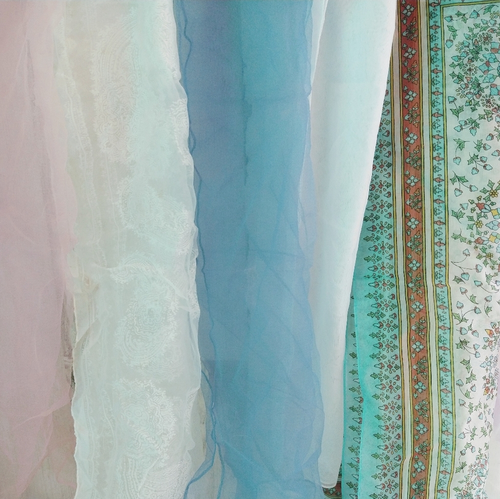 LOT OF VINTAGE SHEER SCARFS RETRO PIN UP